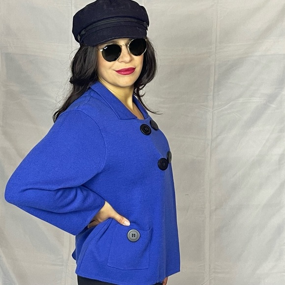 Retro Big Button Sweater - Picture 2 of 3